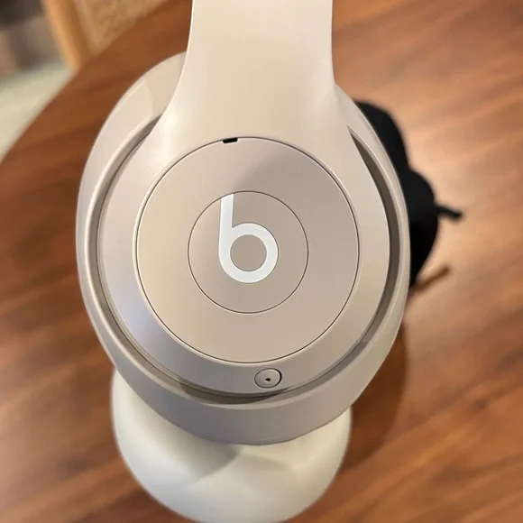 Beats Studio Pro Wireless Headphones in Sandstone - Picture 6 of 9